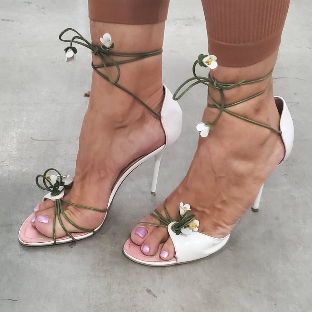 René Caovilla White Leather Floral Wrap Ankle Sandal Size 40.5